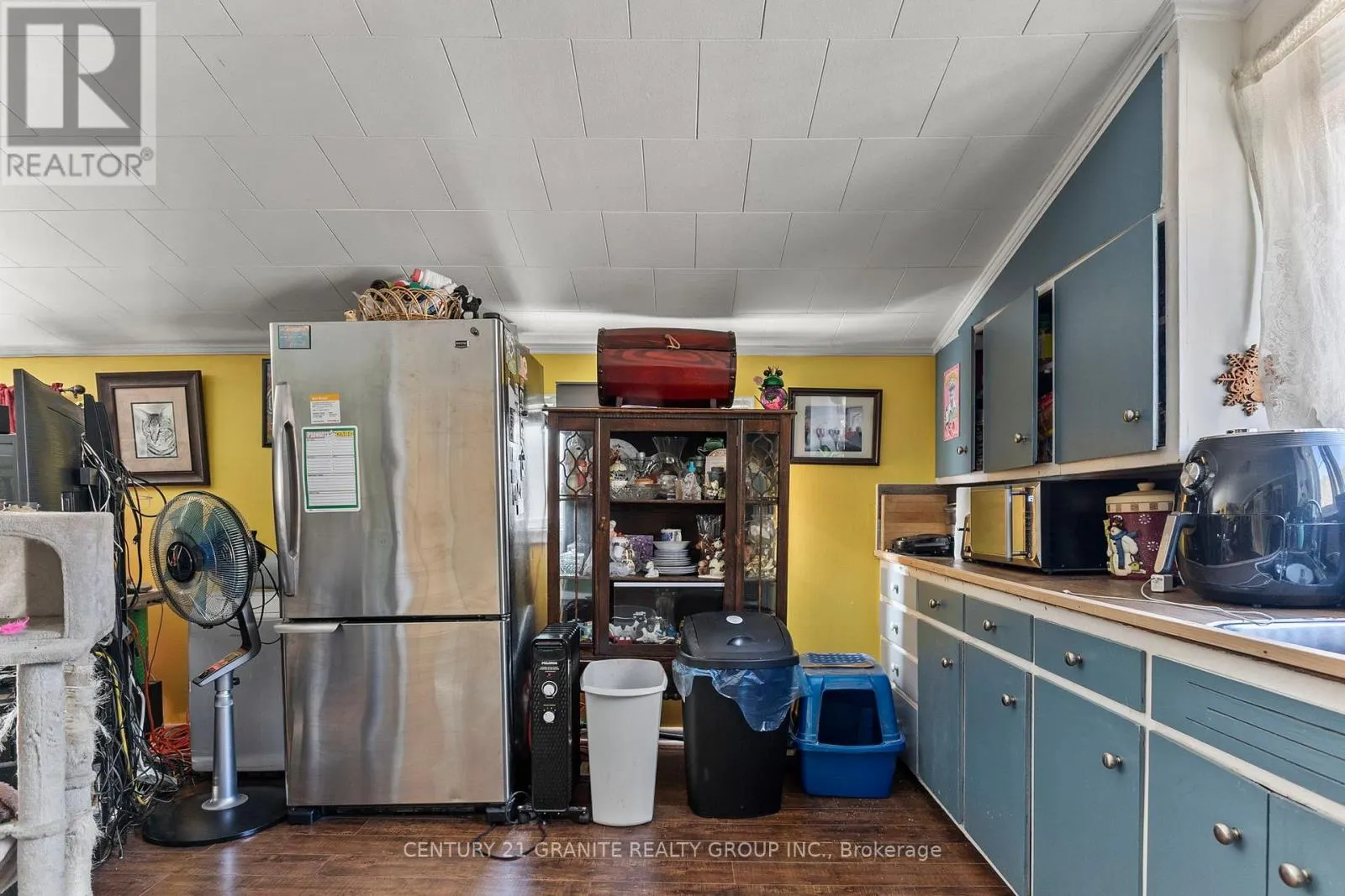 183 HASTINGS STREET N