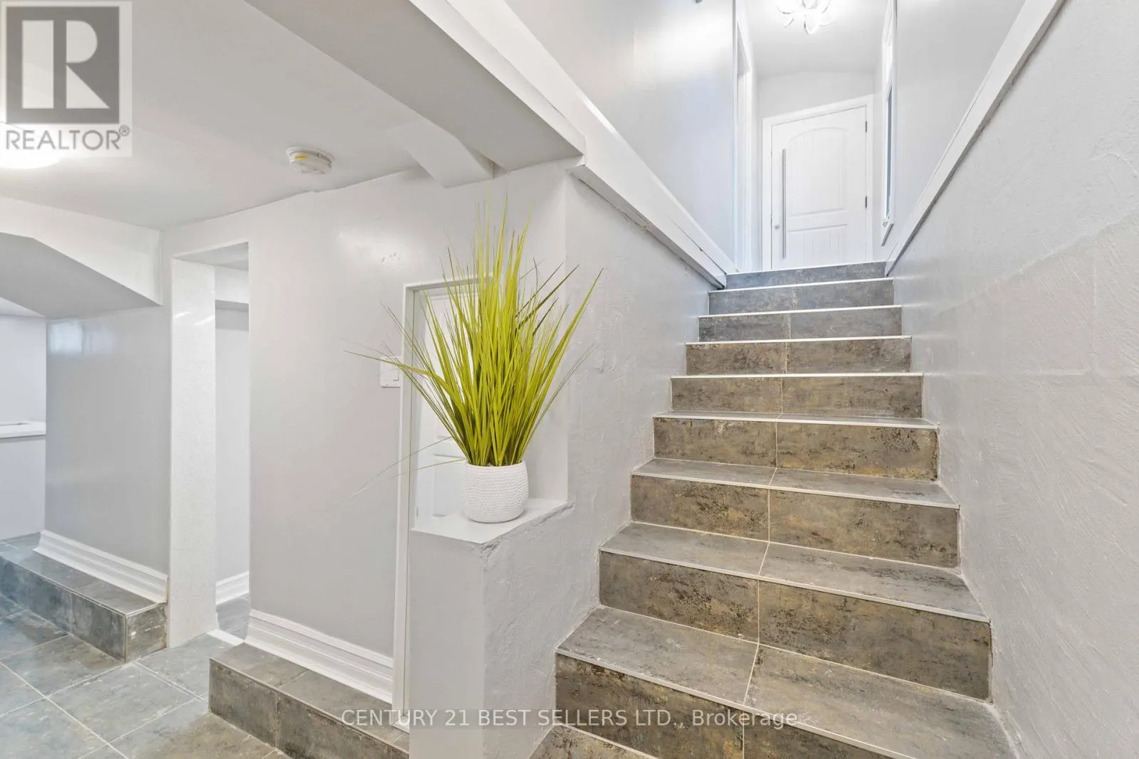599 BEACH BOULEVARD