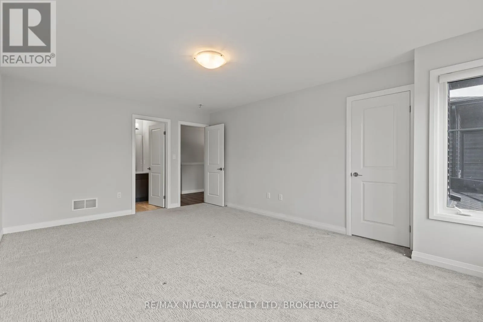 23 - 4552 PORTAGE ROAD, #23