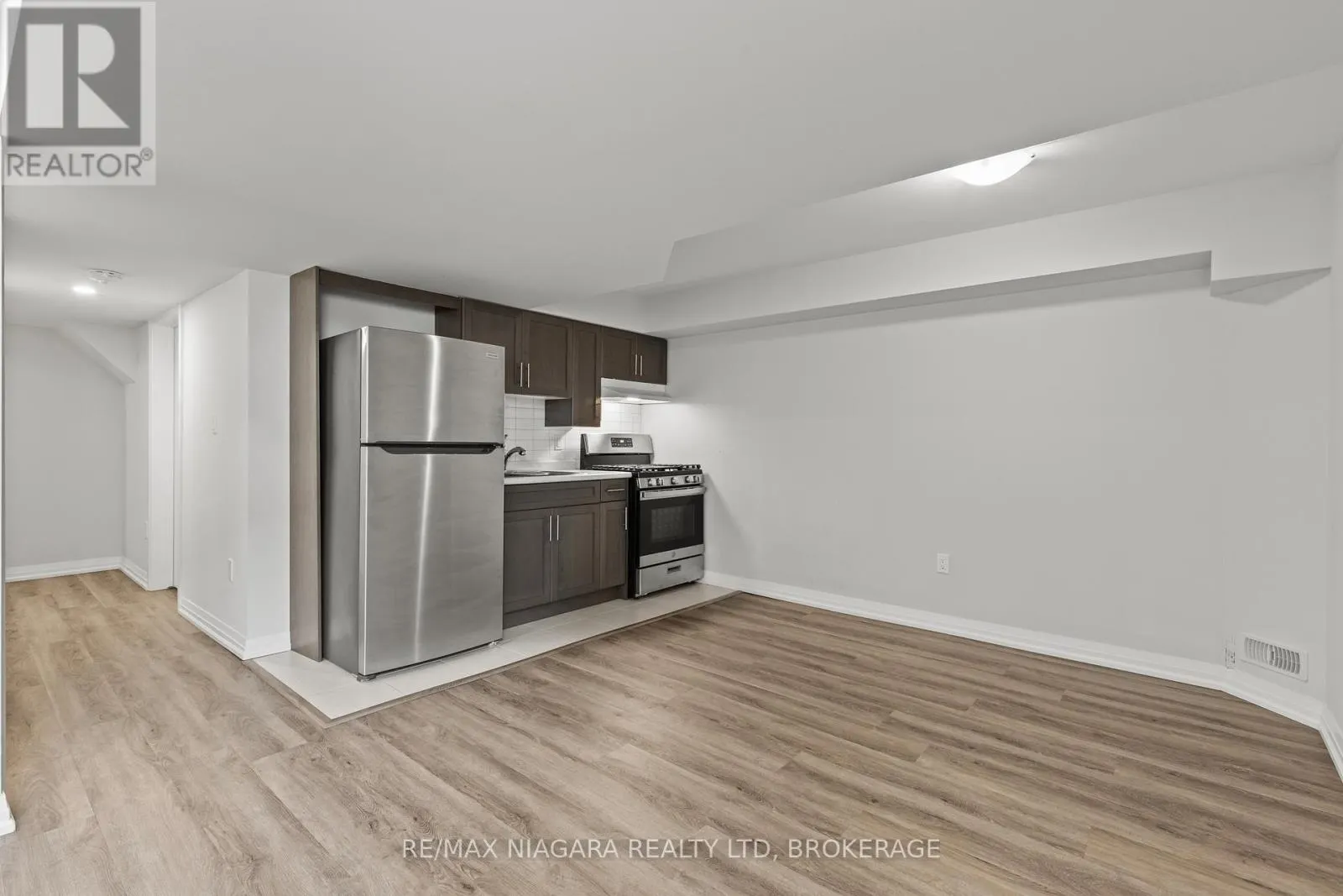23 - 4552 PORTAGE ROAD, #23