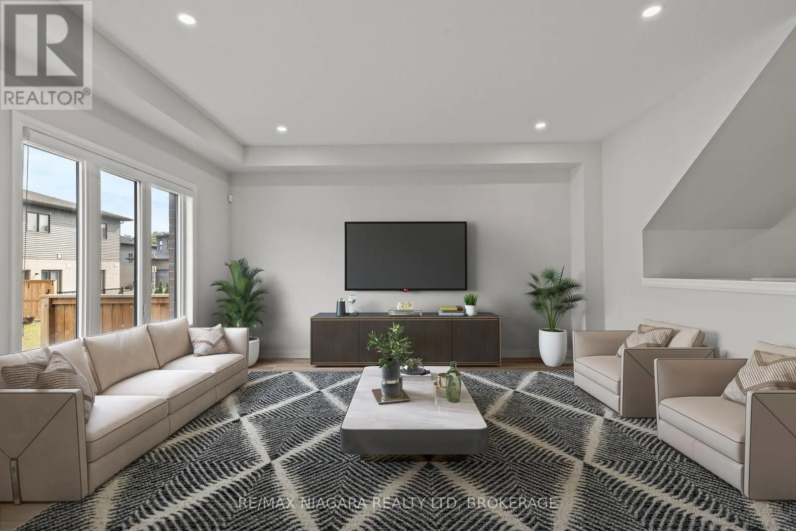 23 - 4552 PORTAGE ROAD, #23