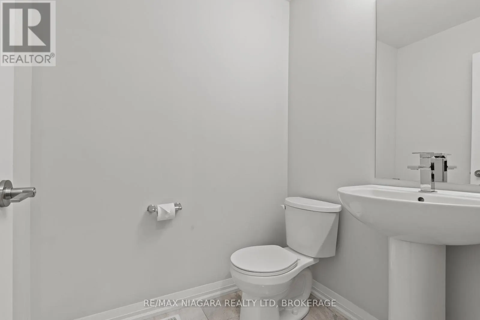 23 - 4552 PORTAGE ROAD, #23