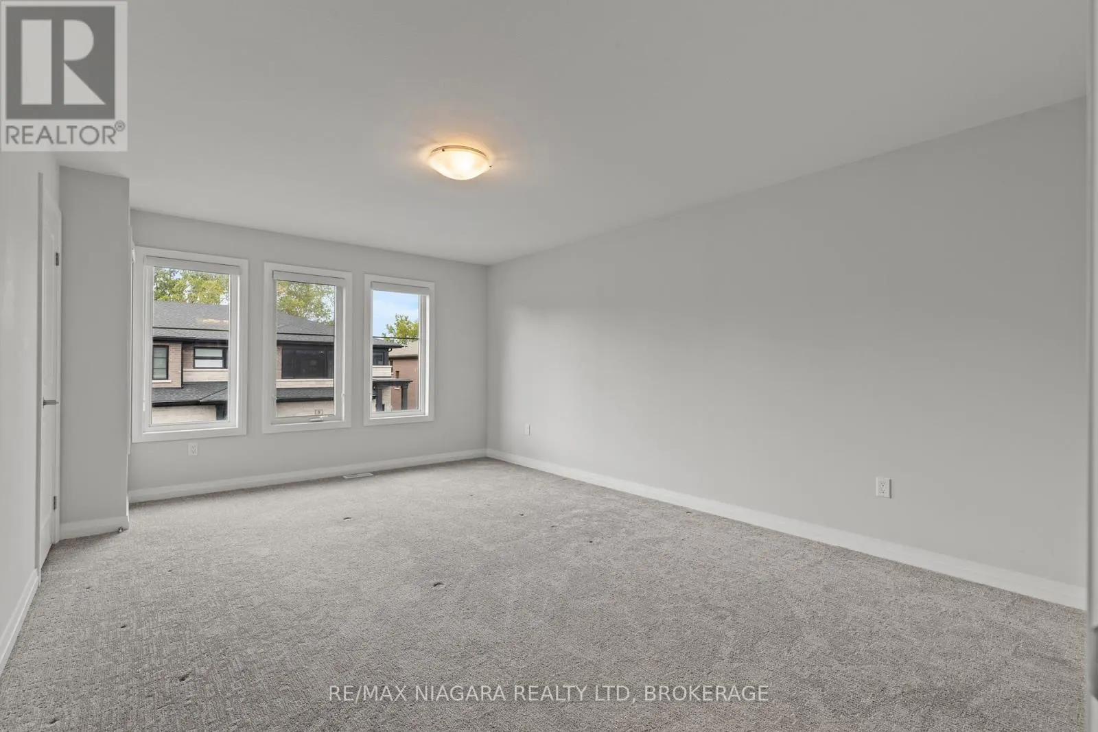 23 - 4552 PORTAGE ROAD, #23