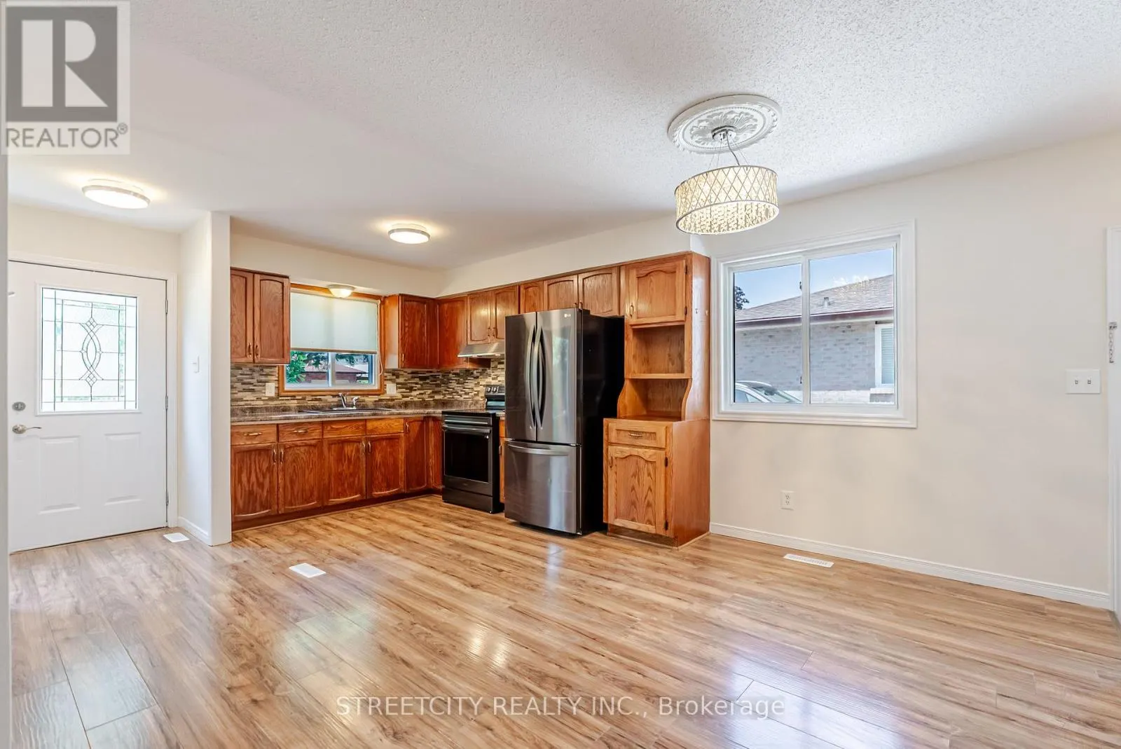 20 FAIRCHILD CRESCENT