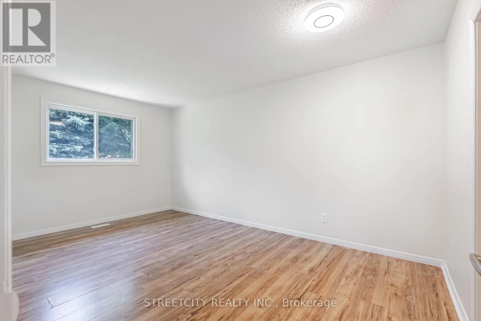 20 FAIRCHILD CRESCENT