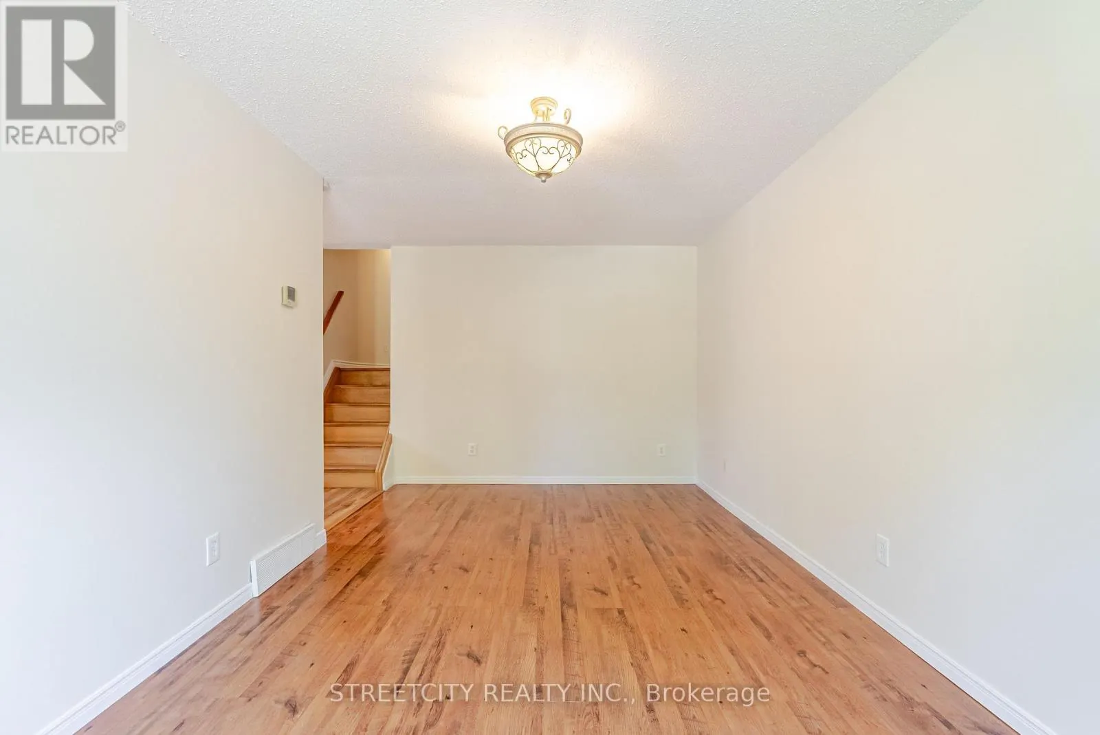 20 FAIRCHILD CRESCENT