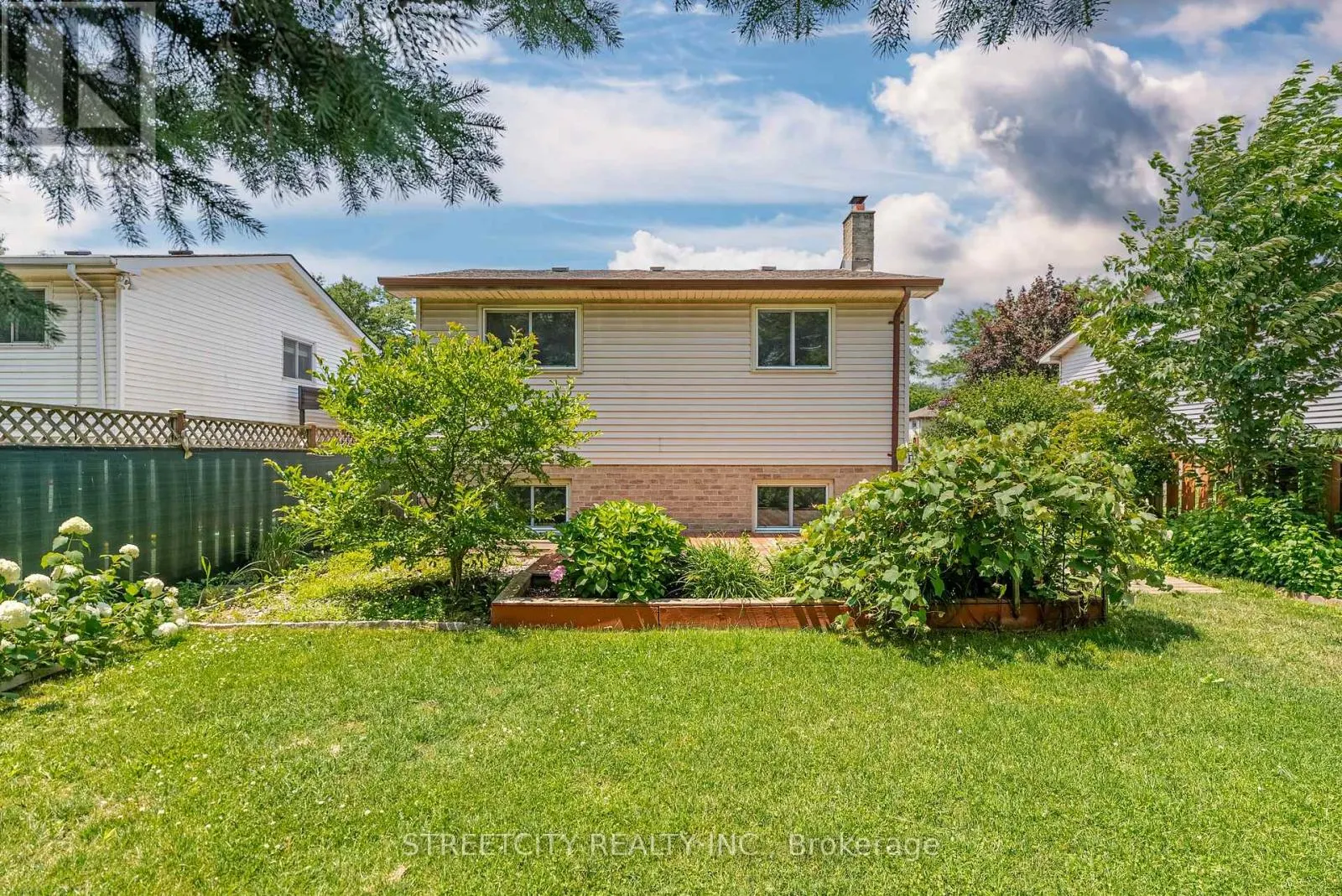 20 FAIRCHILD CRESCENT