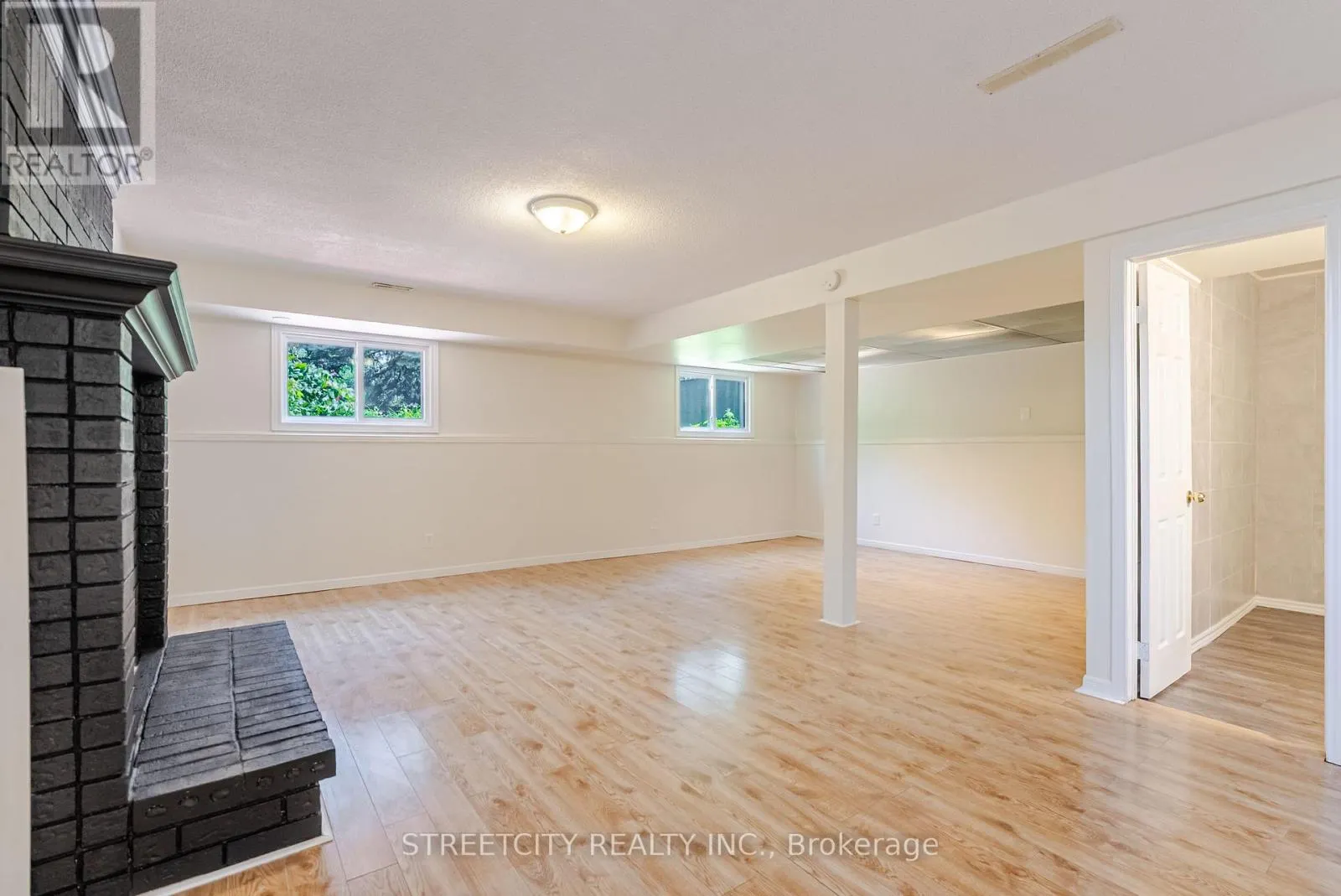 20 FAIRCHILD CRESCENT
