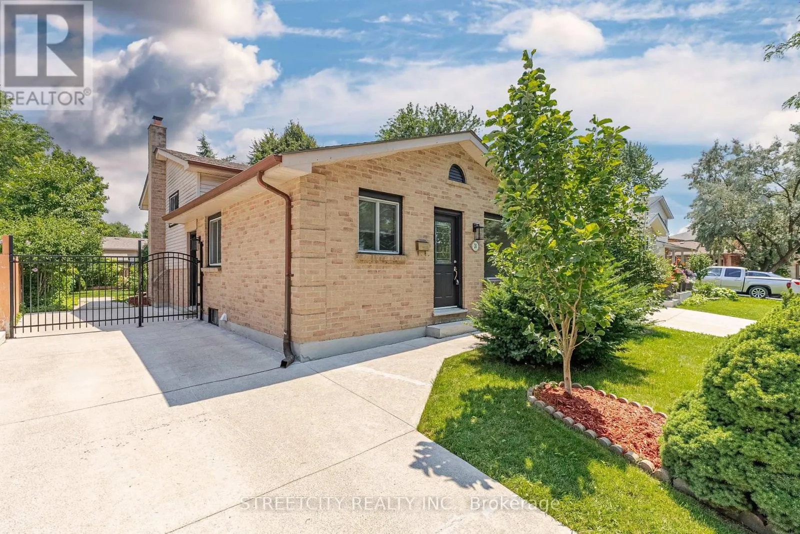 20 FAIRCHILD CRESCENT