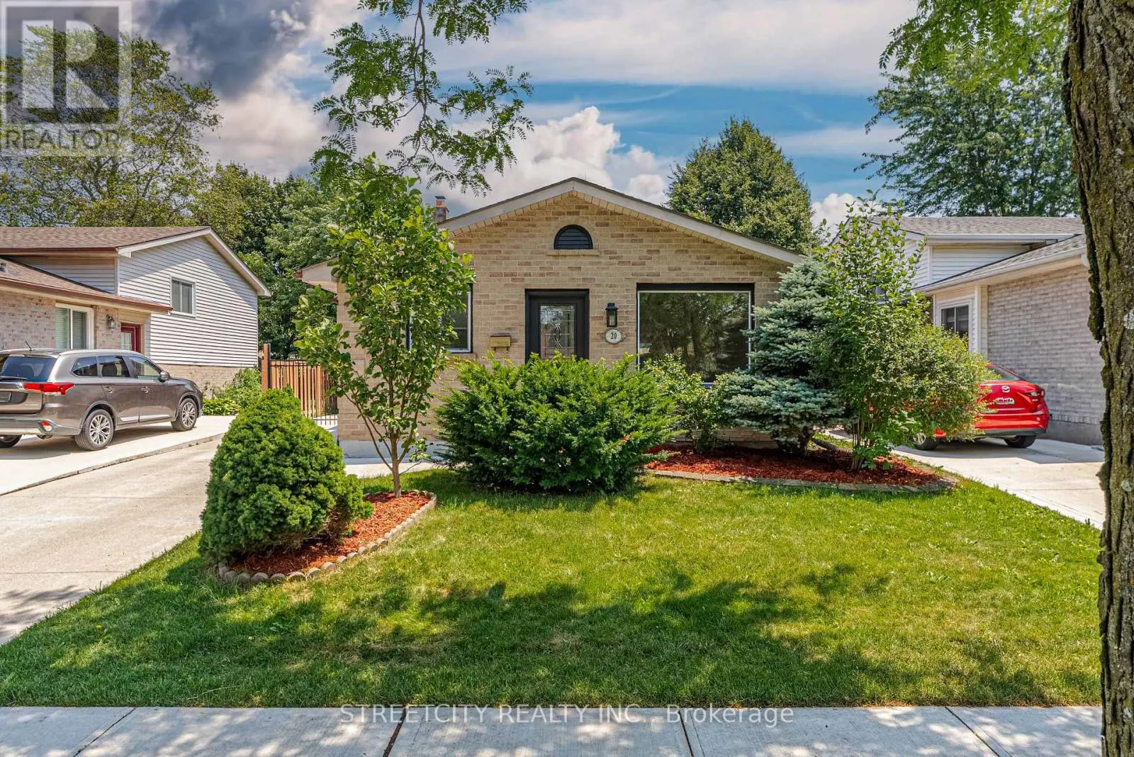20 FAIRCHILD CRESCENT