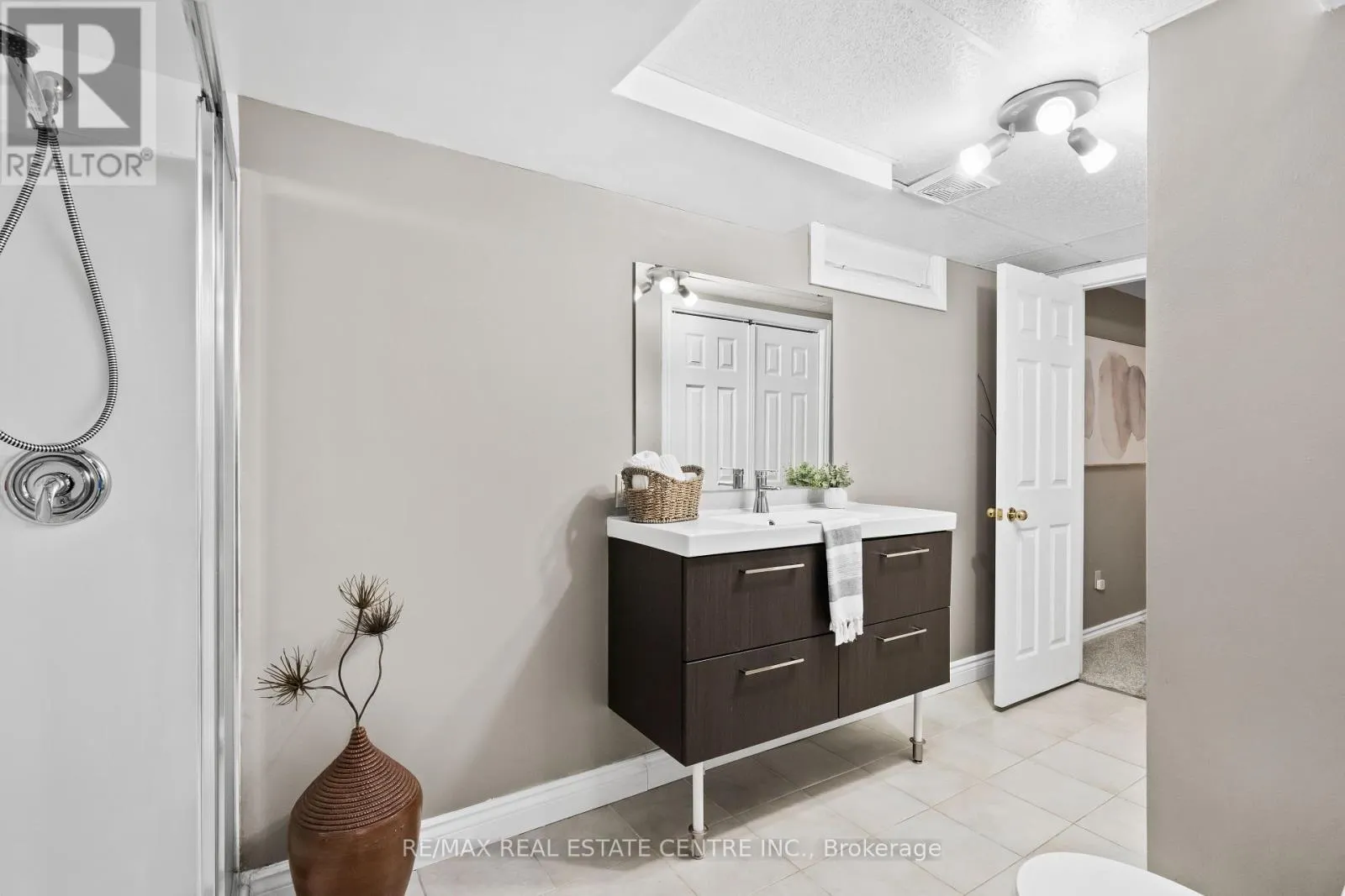 20 DRIFTWOOD PLACE