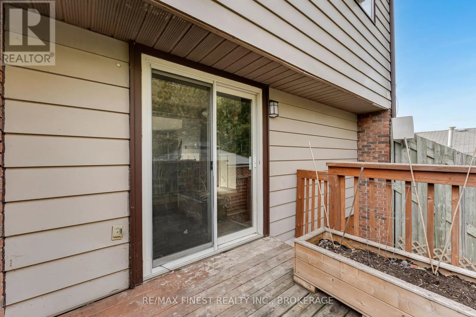 5 MEADOW LANE