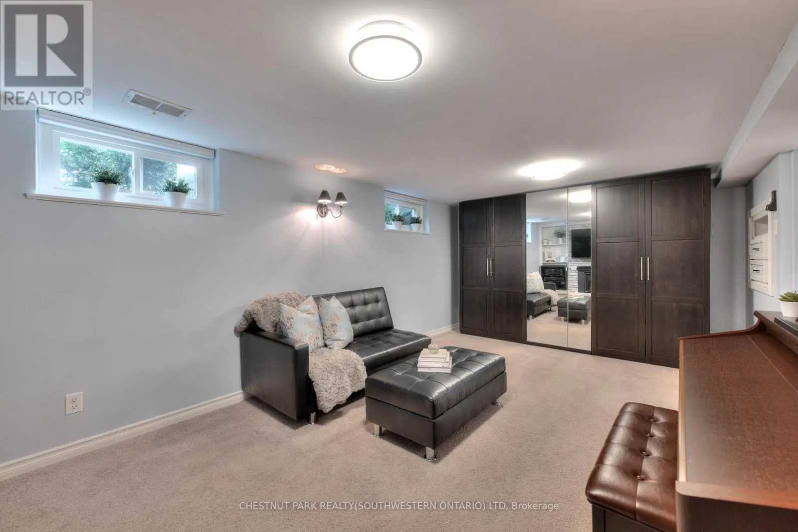 112 CEDAR STREET S