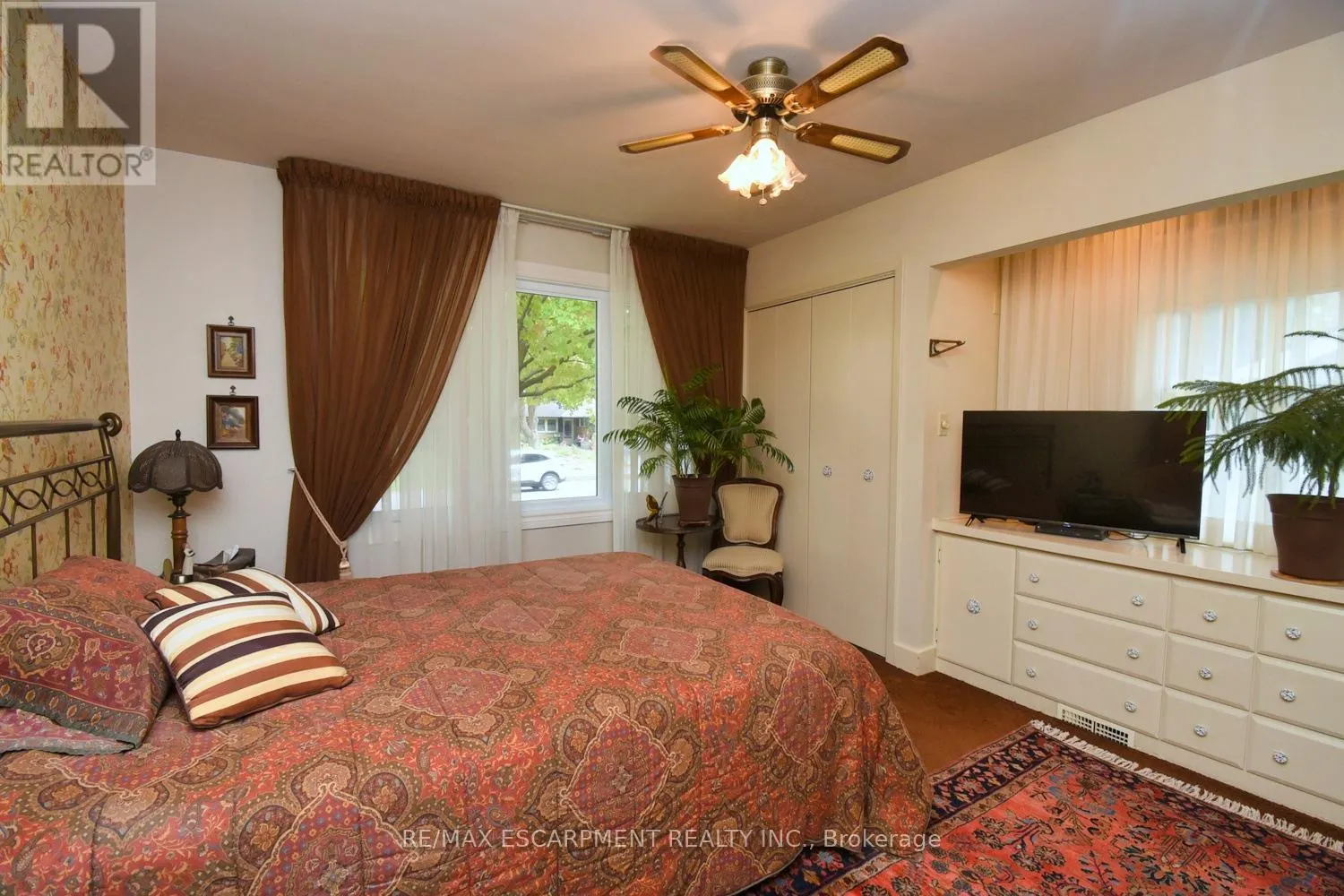 32 GRANT BOULEVARD