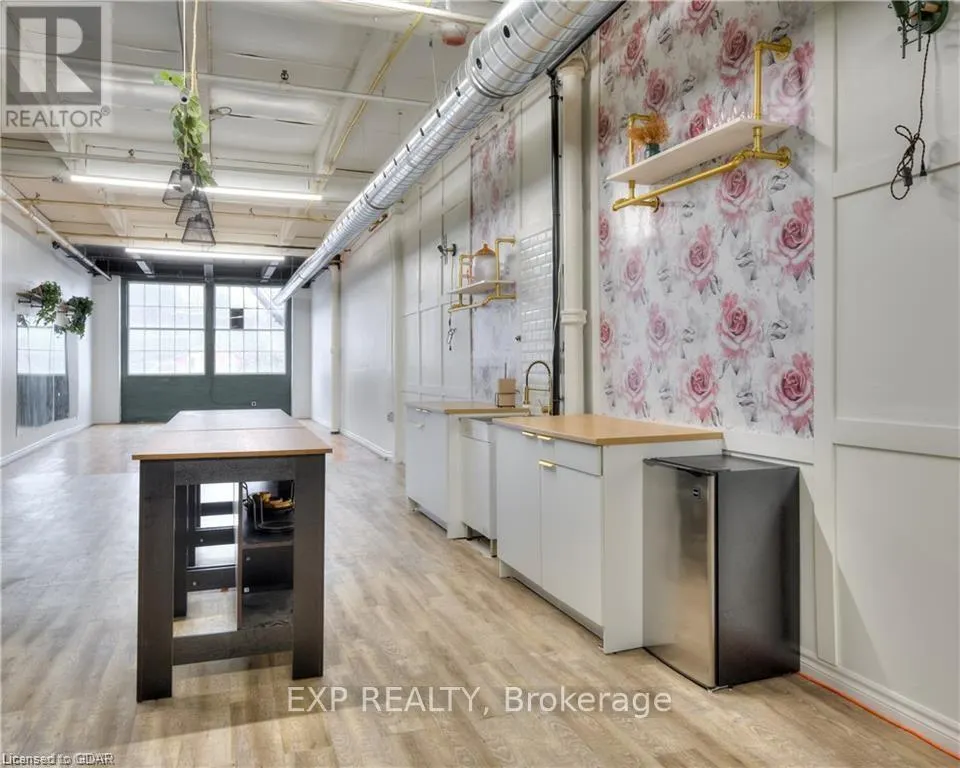205 - 20 PARK HILL ROAD E