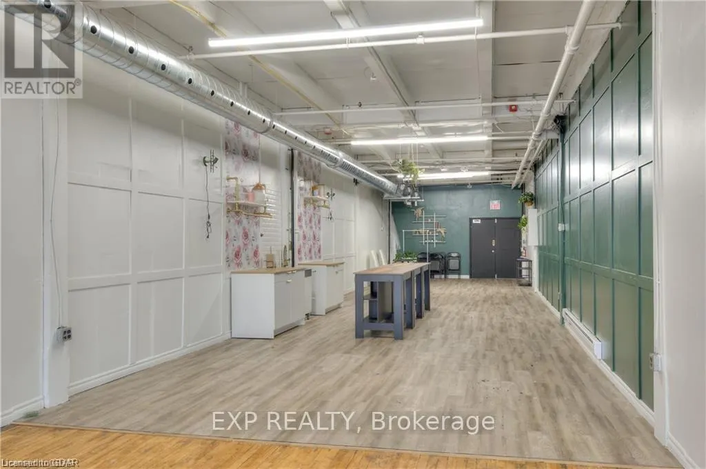 205 - 20 PARK HILL ROAD E