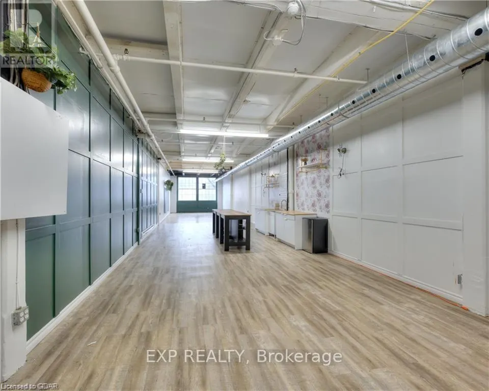 205 - 20 PARK HILL ROAD E