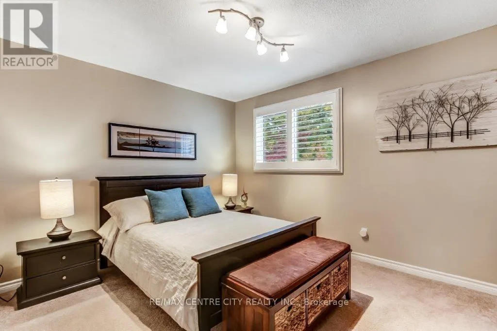 2 ALDERSBROOK CRESCENT