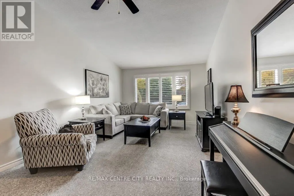 2 ALDERSBROOK CRESCENT