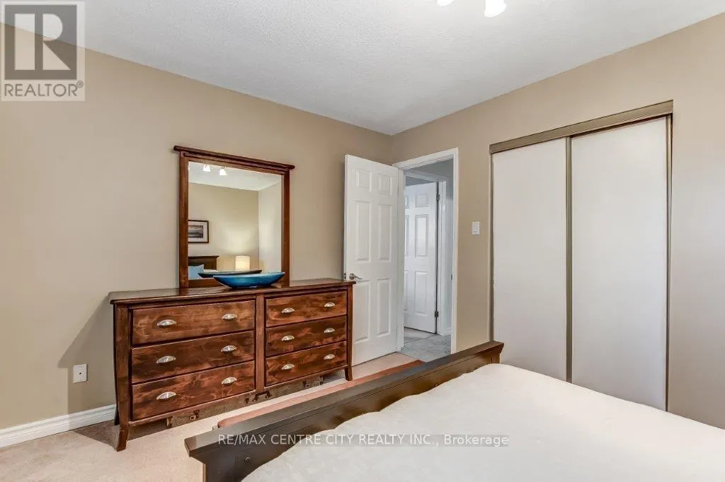 2 ALDERSBROOK CRESCENT