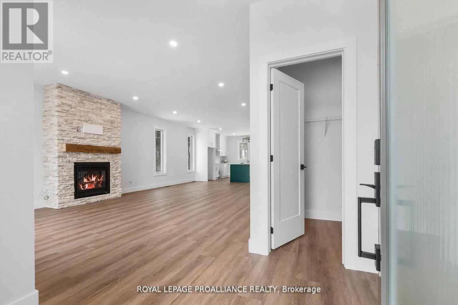 38 RIVERSIDE TRAIL