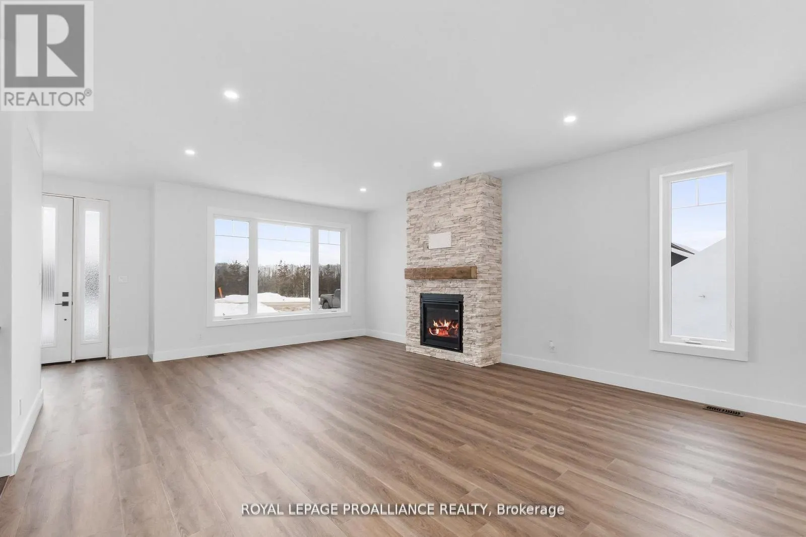 38 RIVERSIDE TRAIL