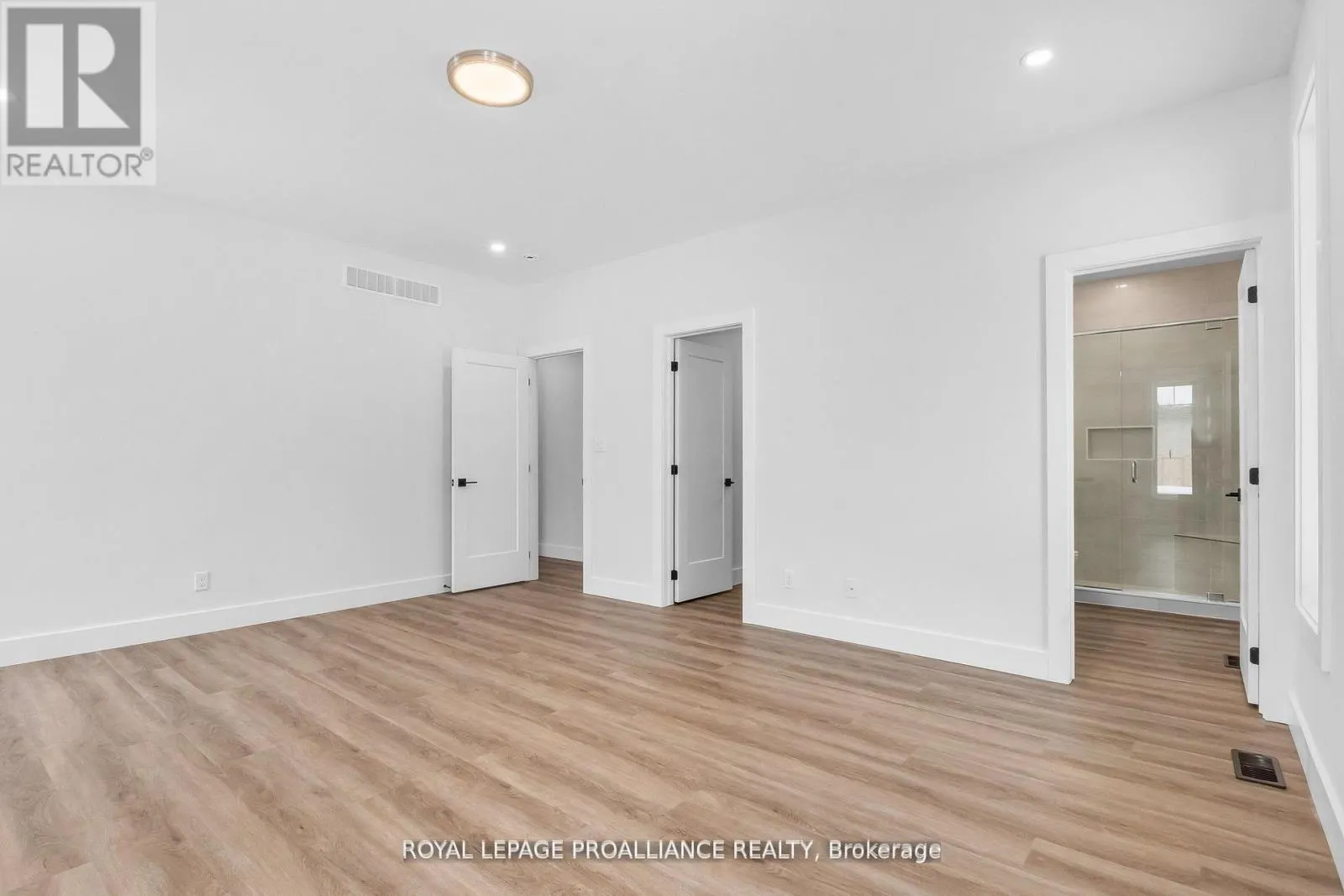 38 RIVERSIDE TRAIL