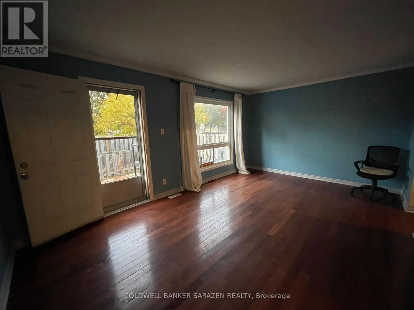 10 - 4868 HENDON WAY