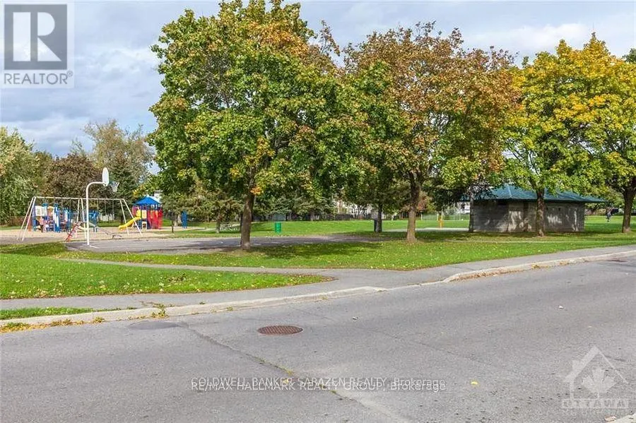 10 - 4868 HENDON WAY