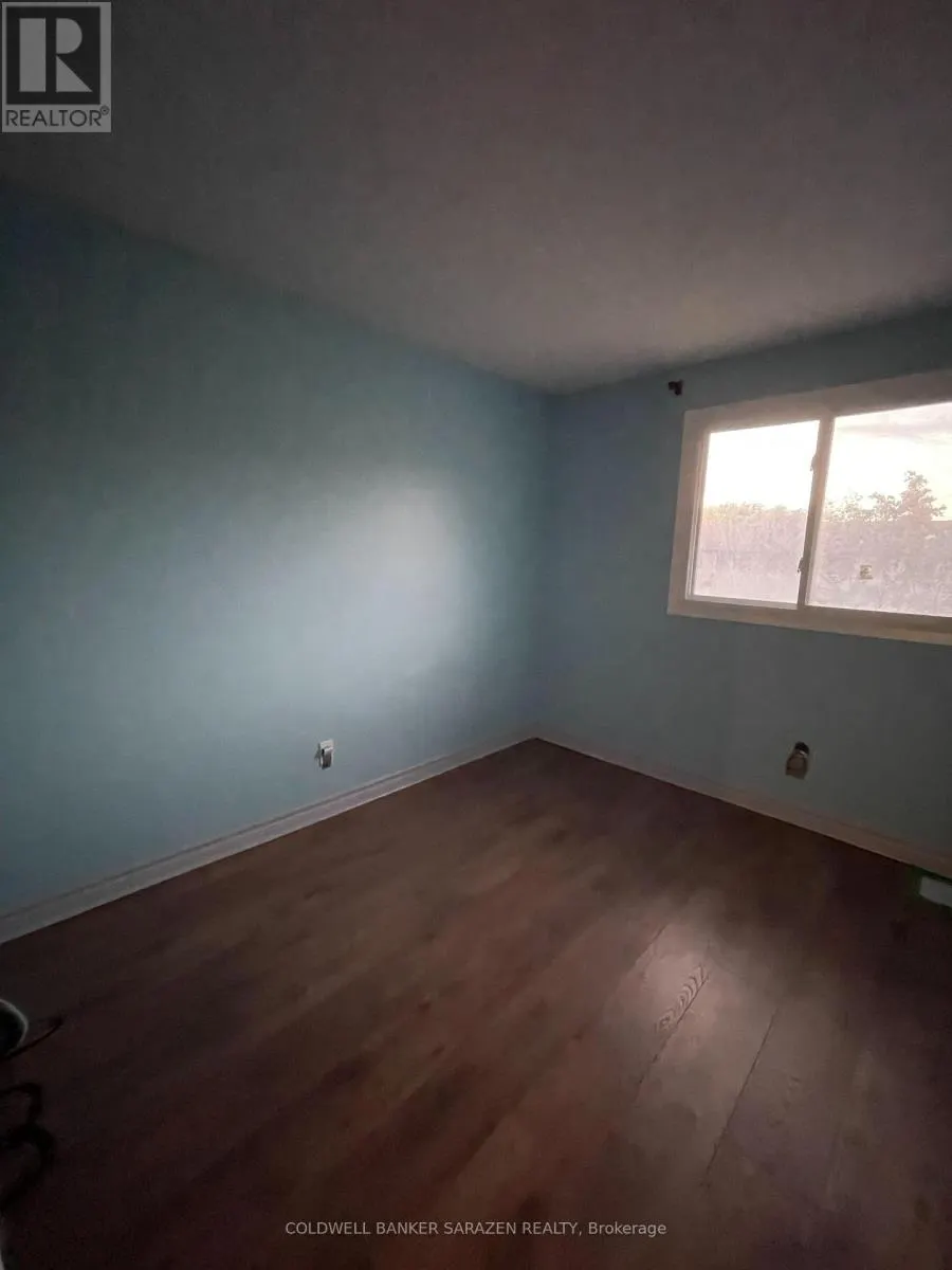 10 - 4868 HENDON WAY