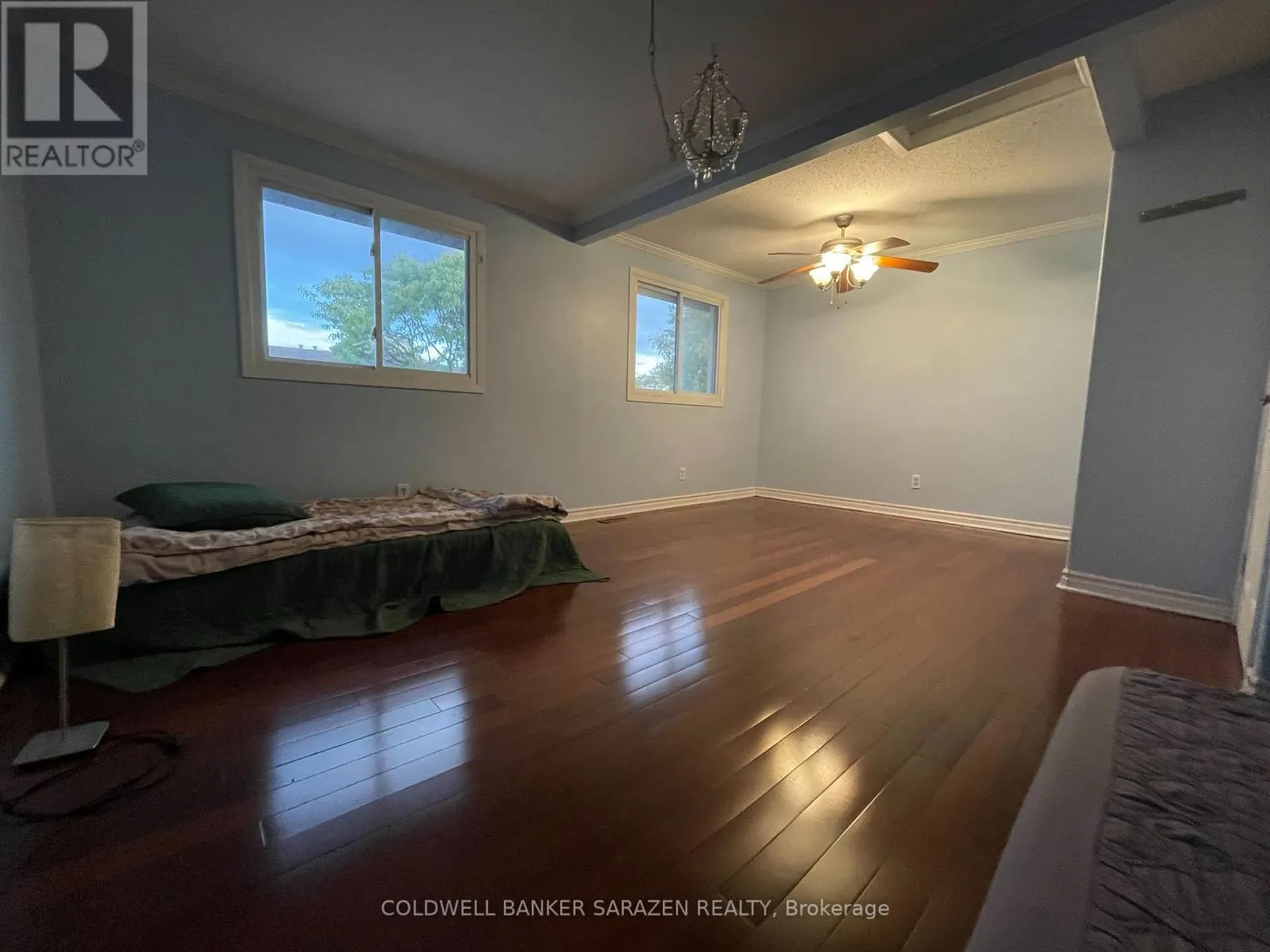 10 - 4868 HENDON WAY