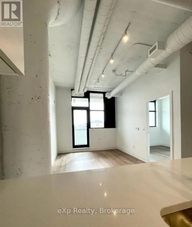 205 - 120 HURON STREET, #205