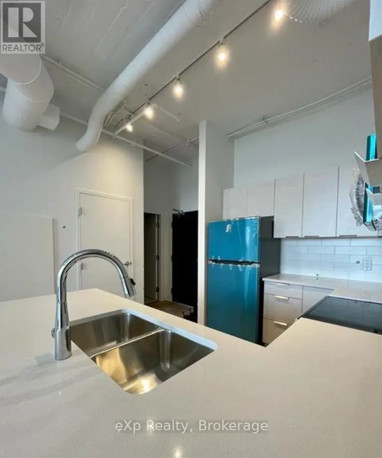 205 - 120 HURON STREET, #205