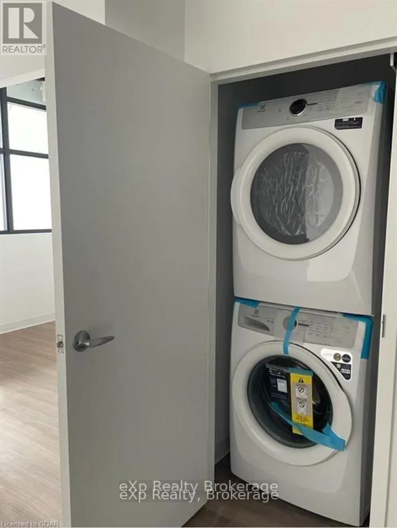 205 - 120 HURON STREET, #205