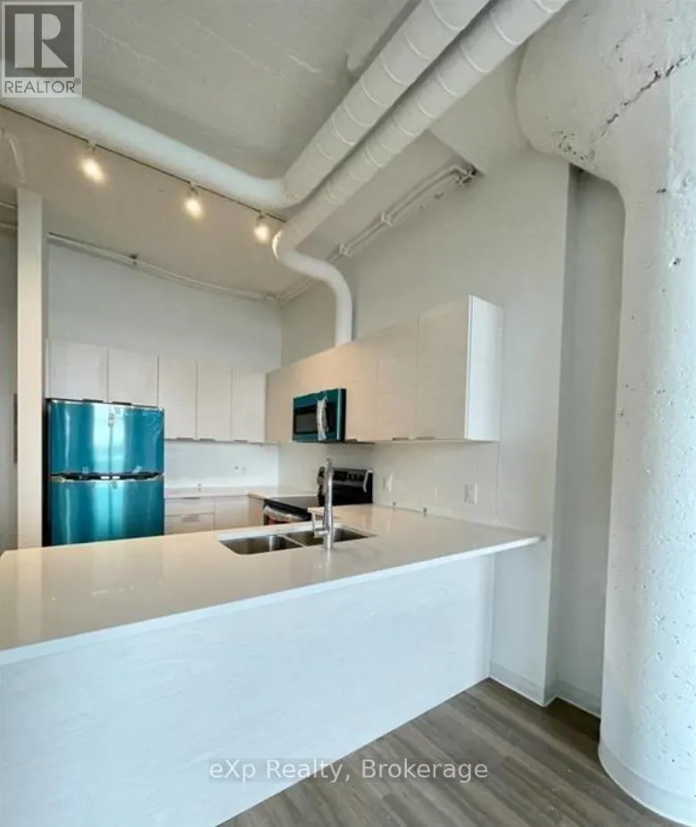 205 - 120 HURON STREET, #205