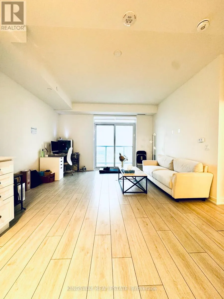 1807 - 55 DUKE STREET W