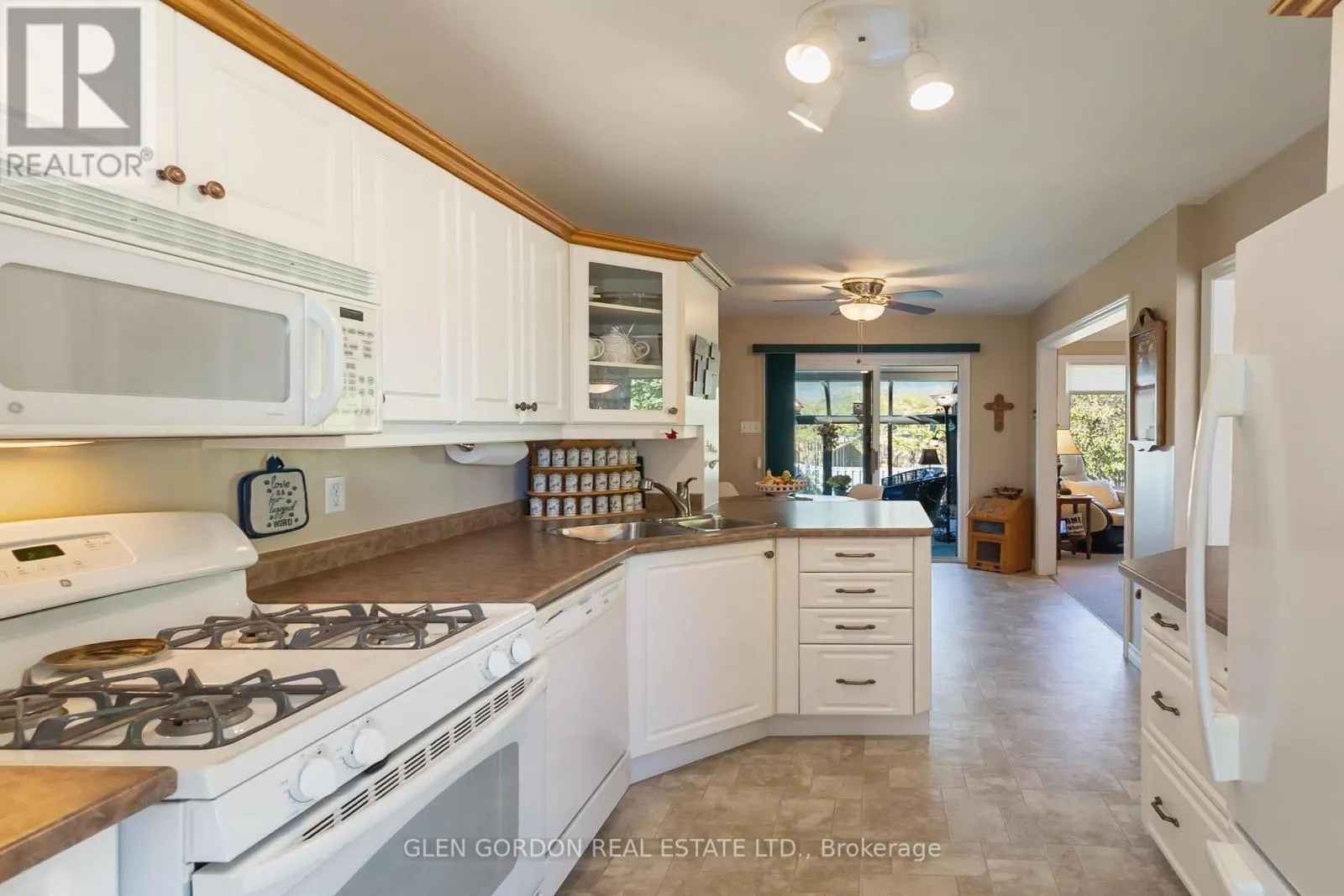 71 PARKVIEW CRESCENT
