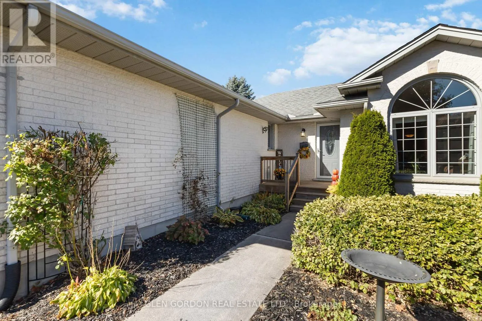 71 PARKVIEW CRESCENT