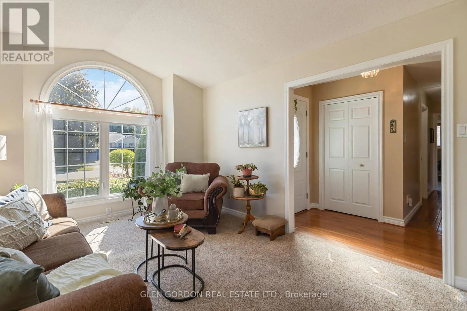 71 PARKVIEW CRESCENT