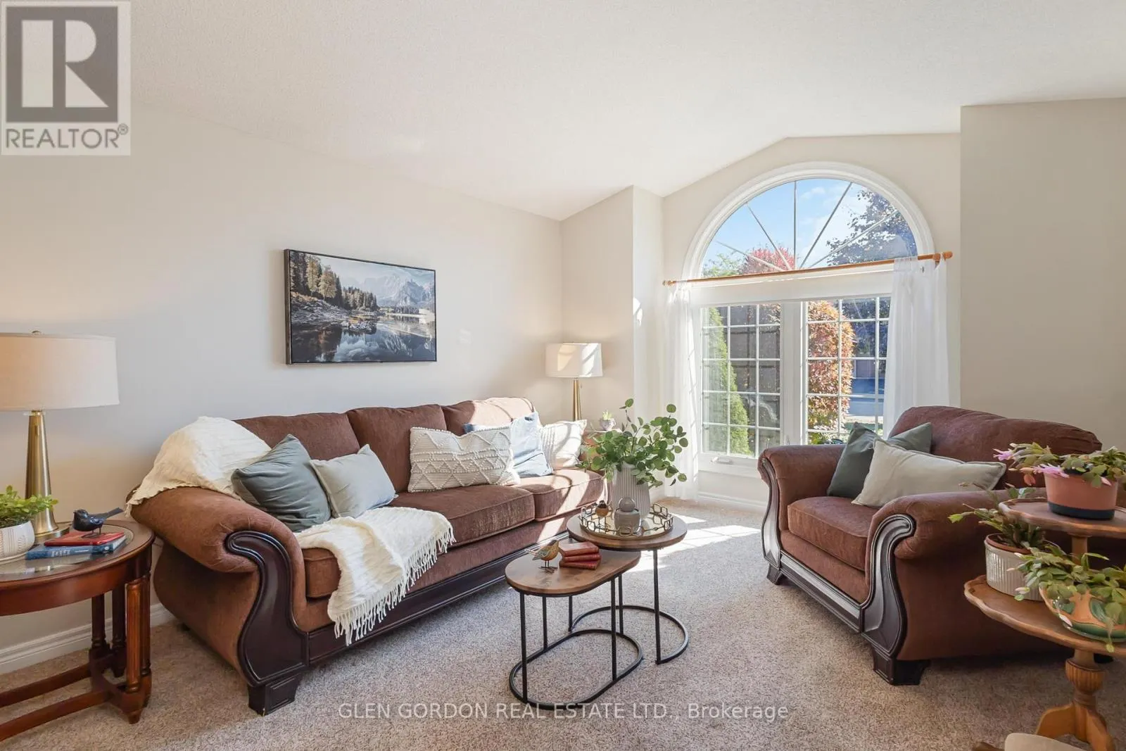 71 PARKVIEW CRESCENT