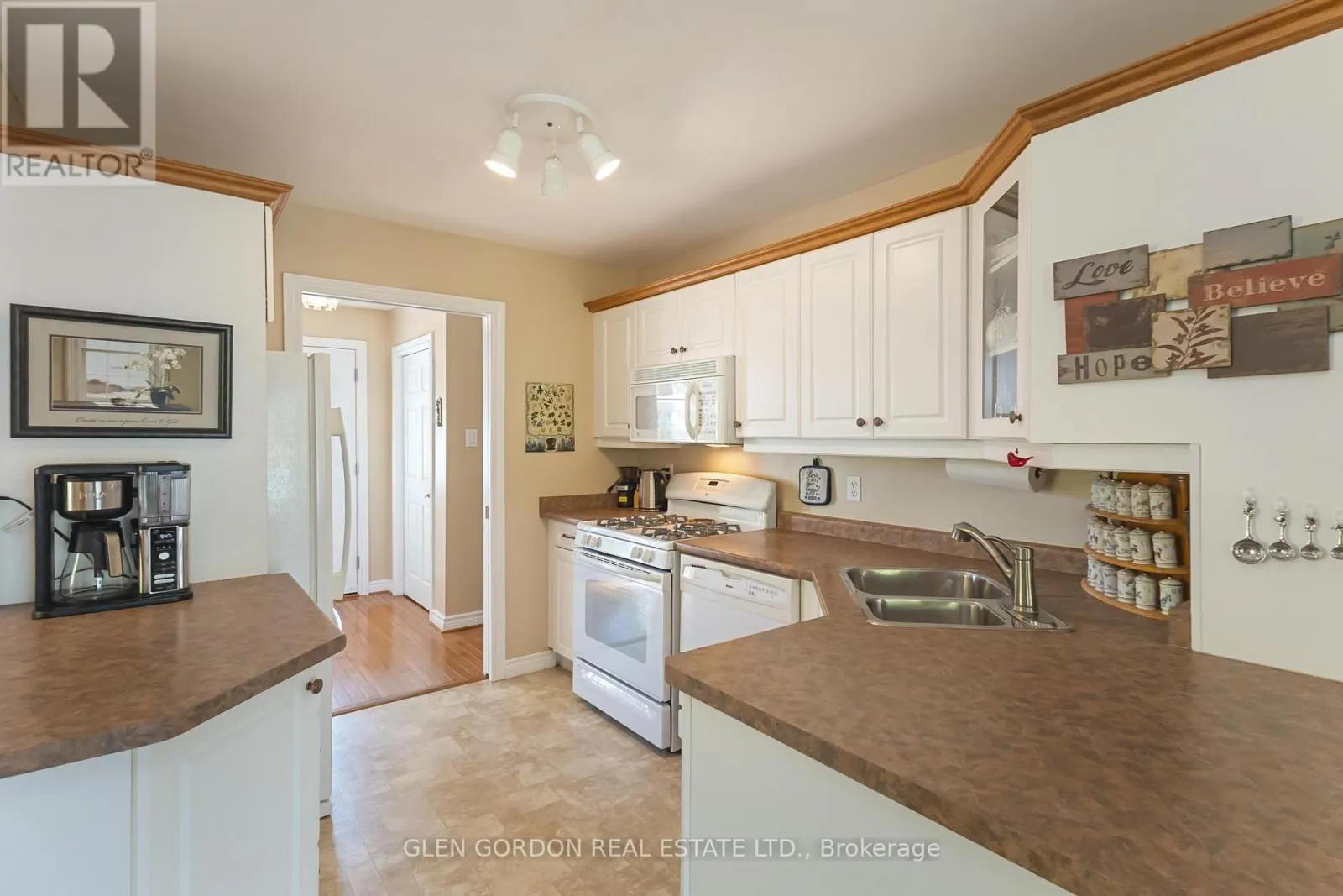 71 PARKVIEW CRESCENT