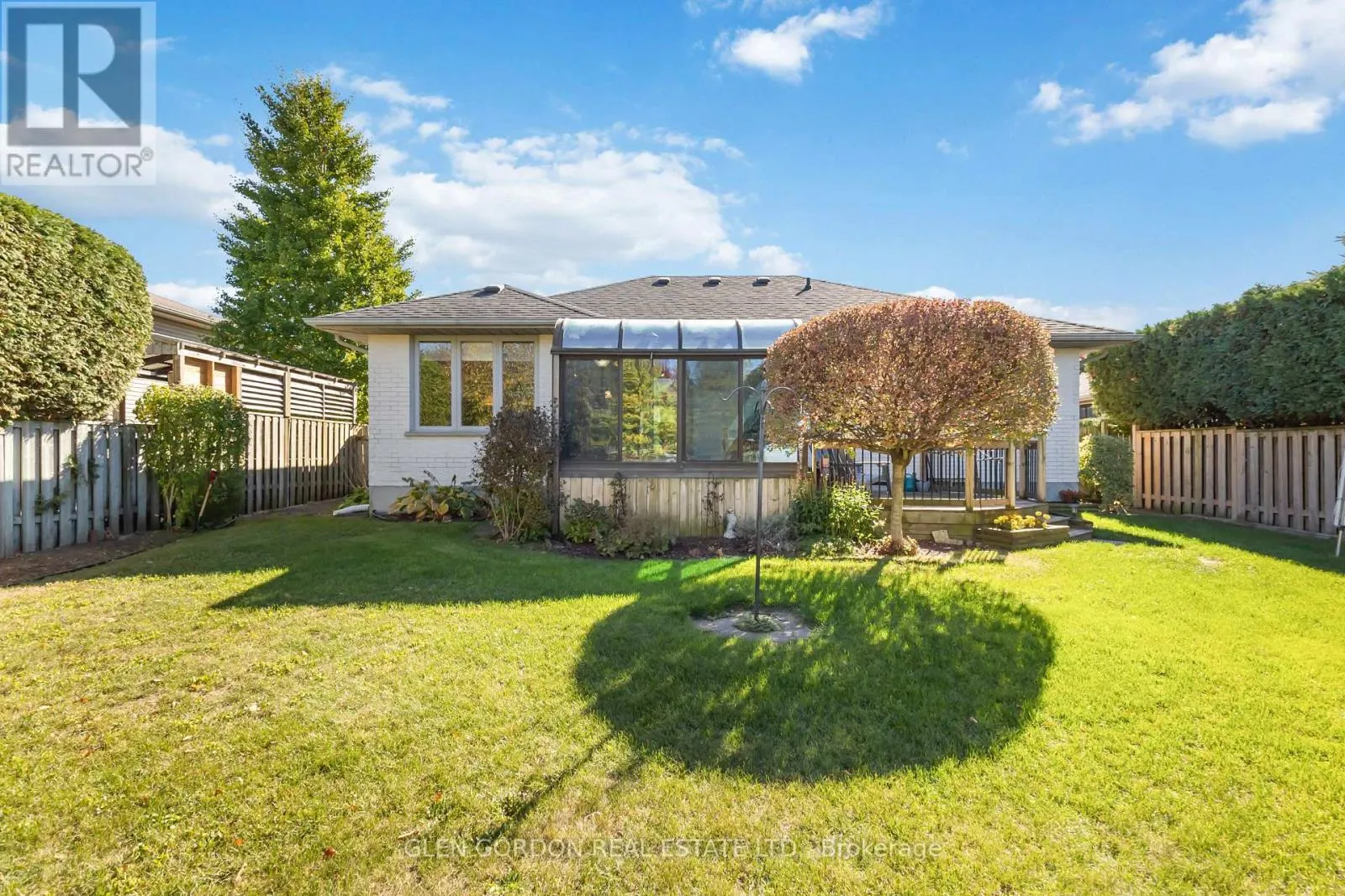71 PARKVIEW CRESCENT