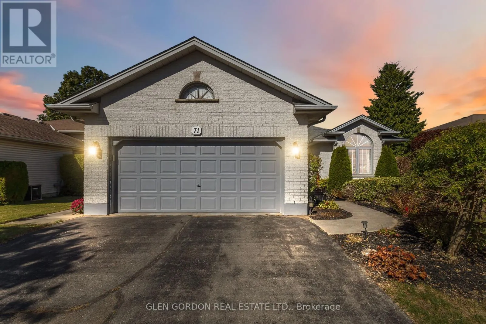 71 PARKVIEW CRESCENT