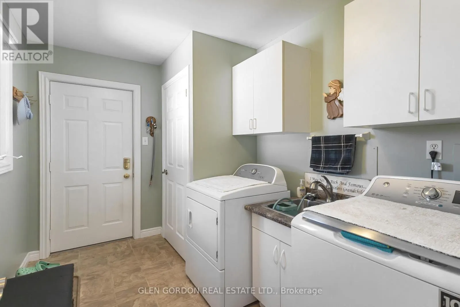 71 PARKVIEW CRESCENT