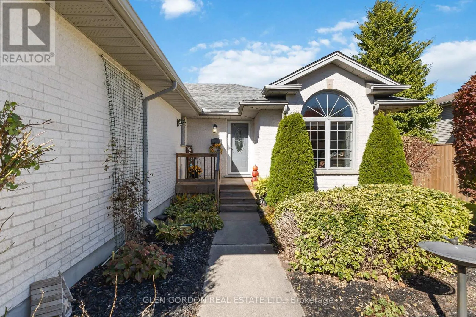71 PARKVIEW CRESCENT