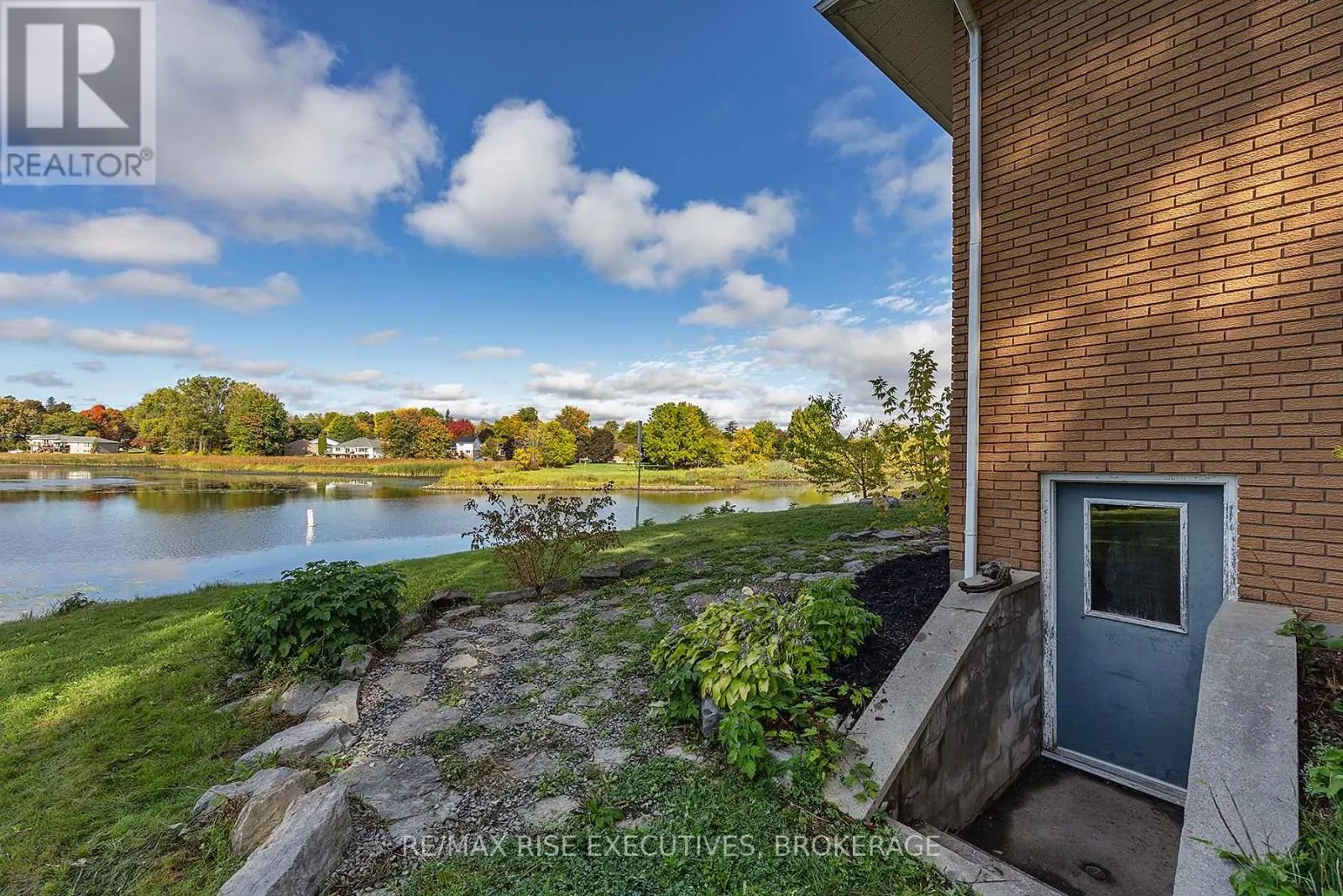 71 RIVER ROAD W