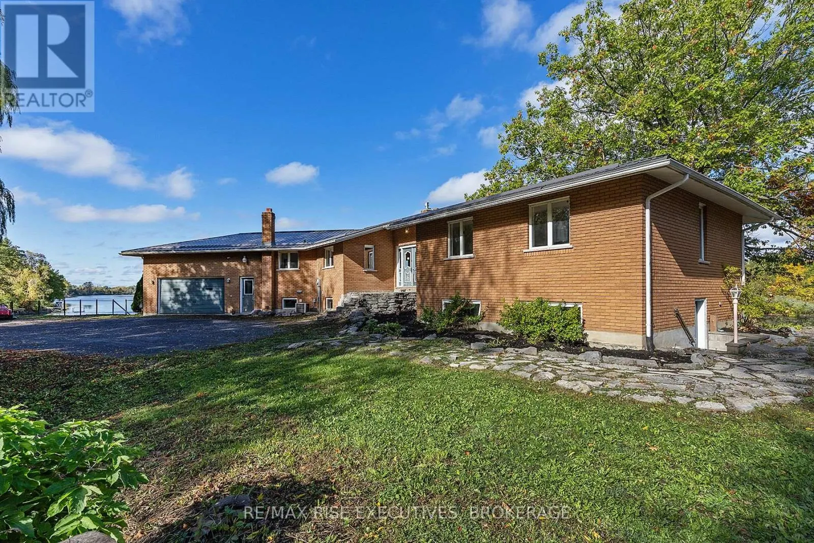 71 RIVER ROAD W