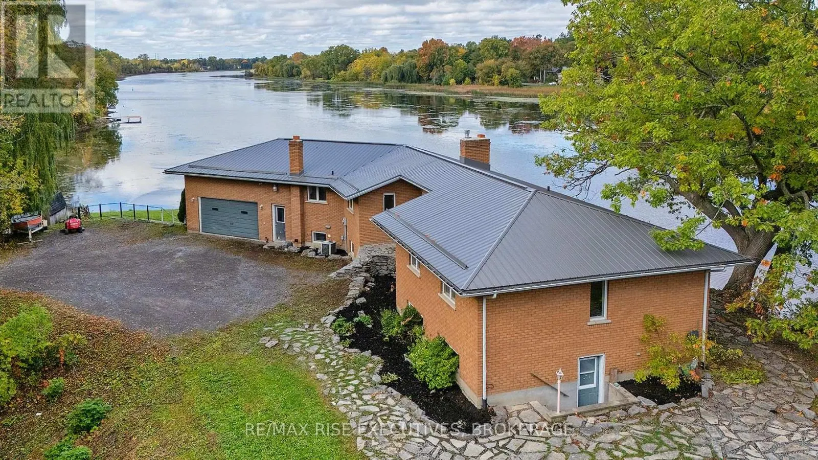 71 RIVER ROAD W