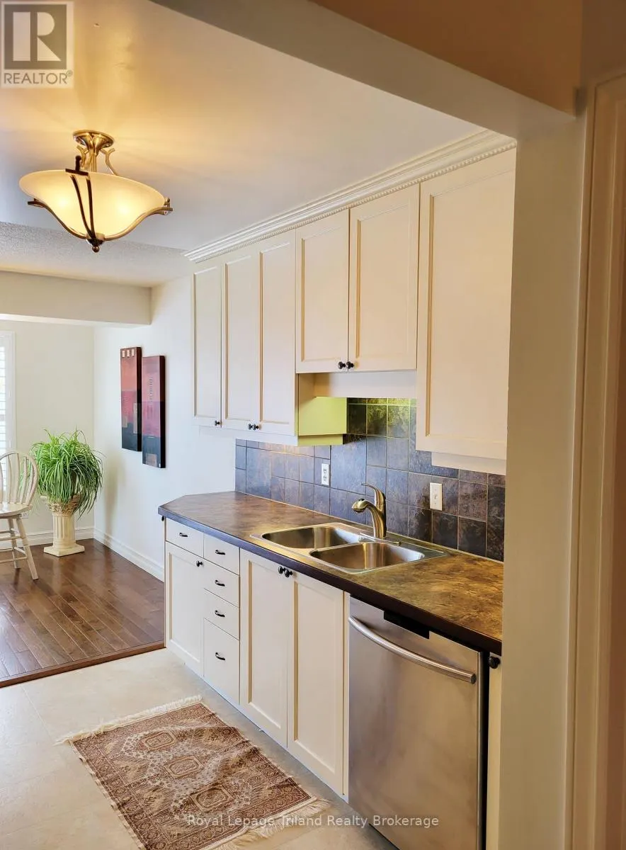 UNIT 5 - 395 SPRINGBANK AVENUE N, #Unit 5