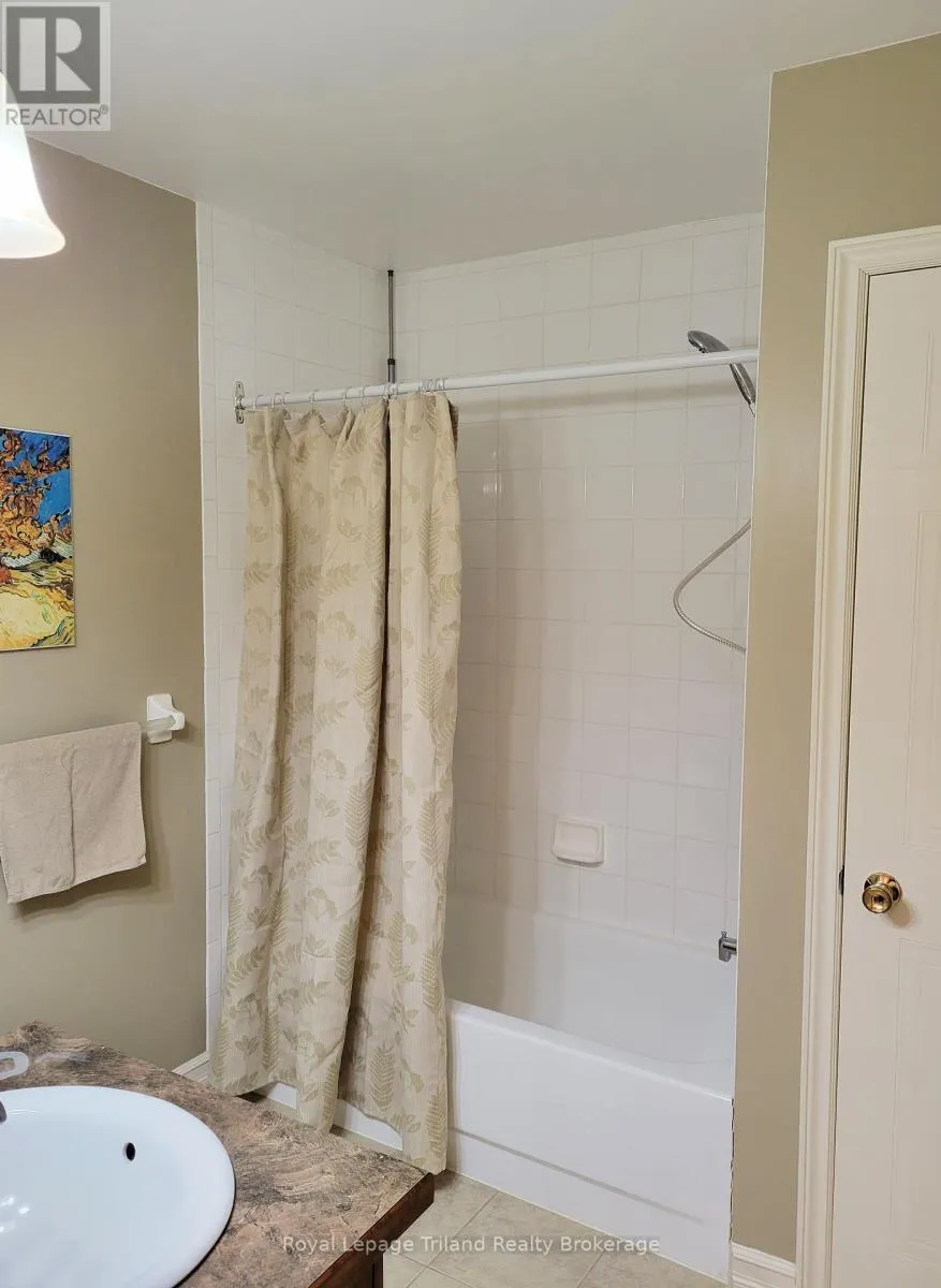 UNIT 5 - 395 SPRINGBANK AVENUE N, #Unit 5